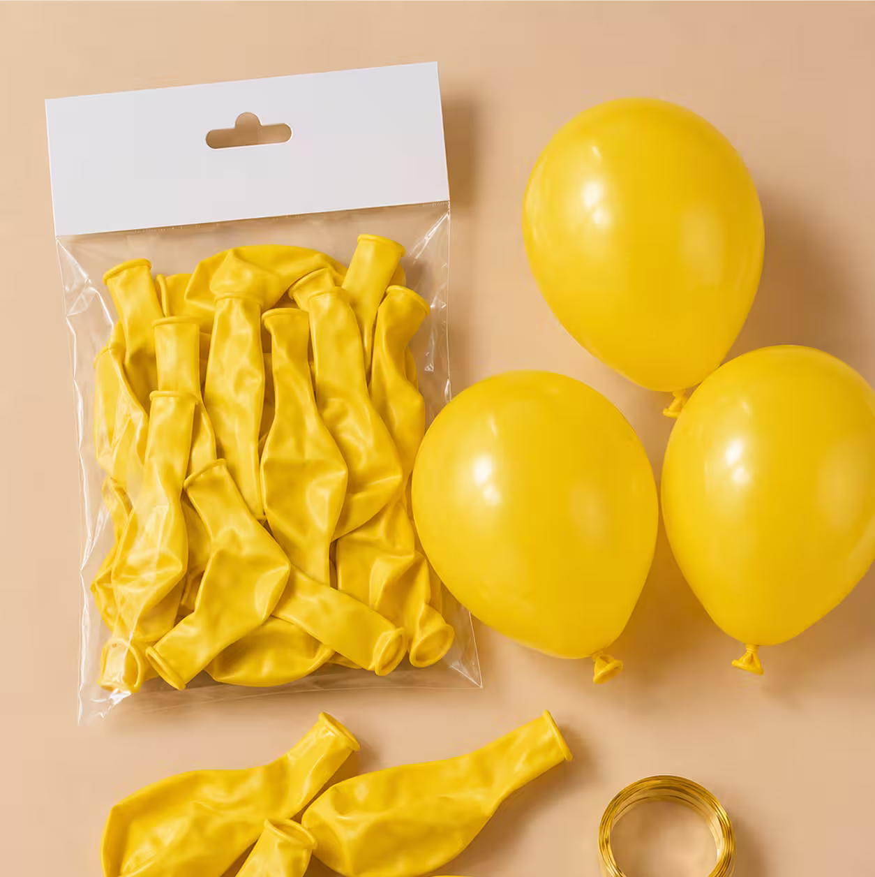 Conținutul setului de baloane galbene din latex
