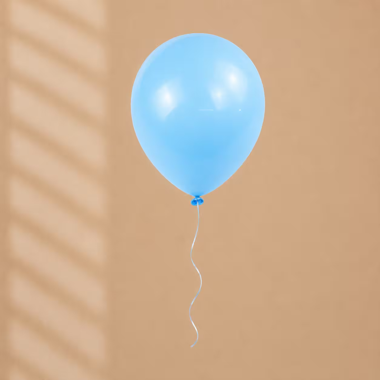 Balon umflat din latex albastru deschis