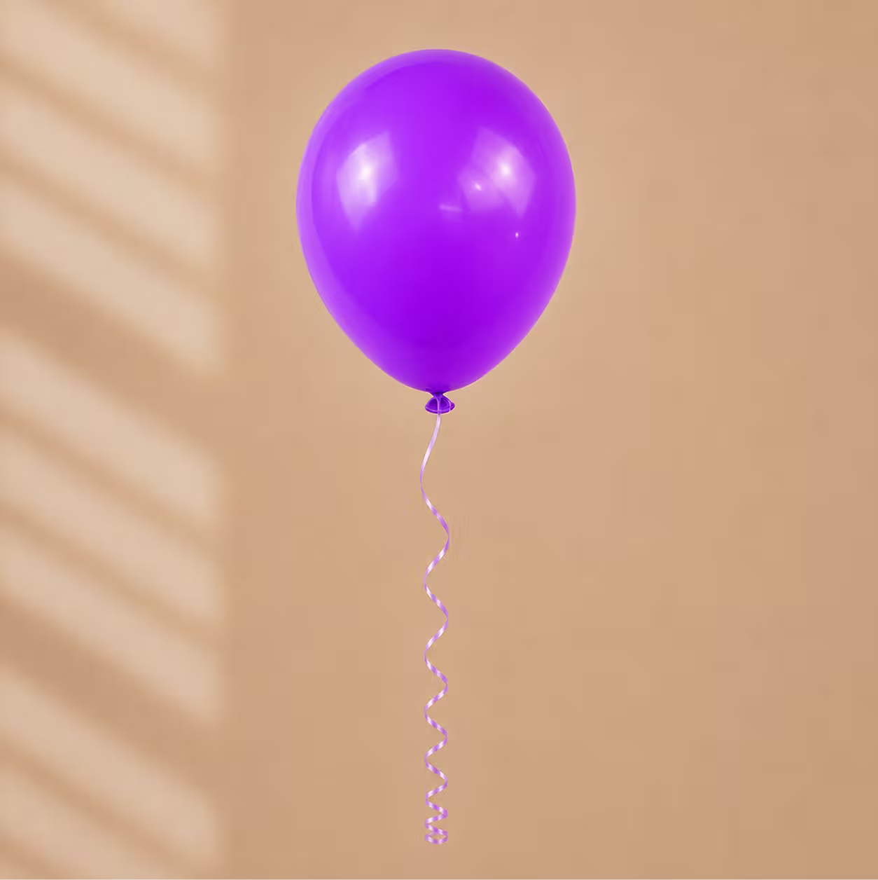 Balon umflat din latex mov