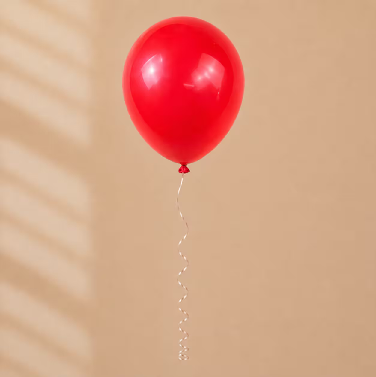Balon umflat din latex roșu