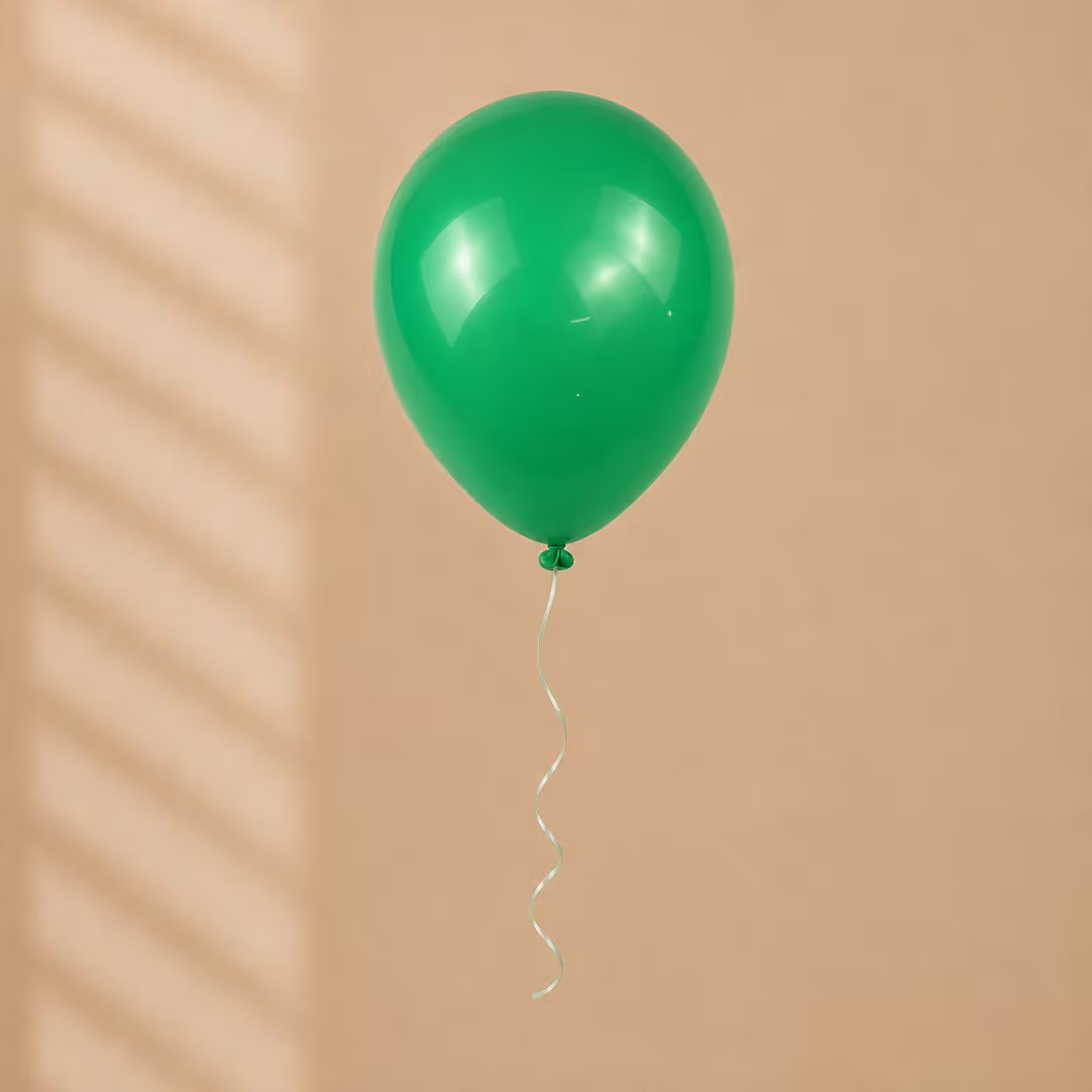 Balon umflat din latex verde
