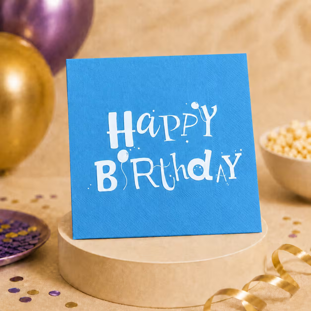 Detaliu cu șervețel de petrecere Happy Birthday albastru